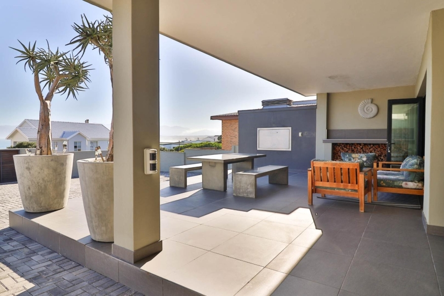 5 Bedroom Property for Sale in De Kelders Western Cape